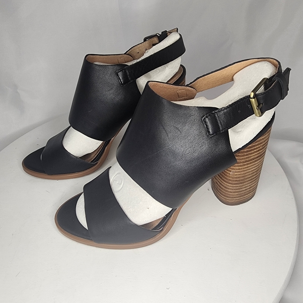Caslon Peep Toe Black Leather Heels sz 8